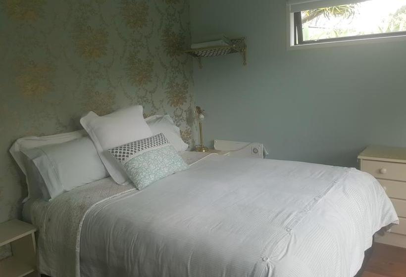 Bed and Breakfast Rustic Vs Glamour Executive Property 19