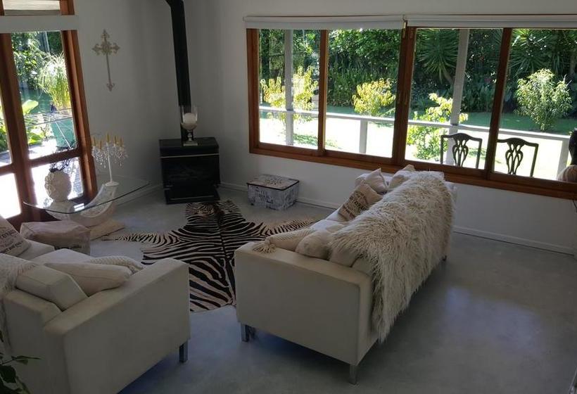 Bed and Breakfast Rustic Vs Glamour Executive Property 3