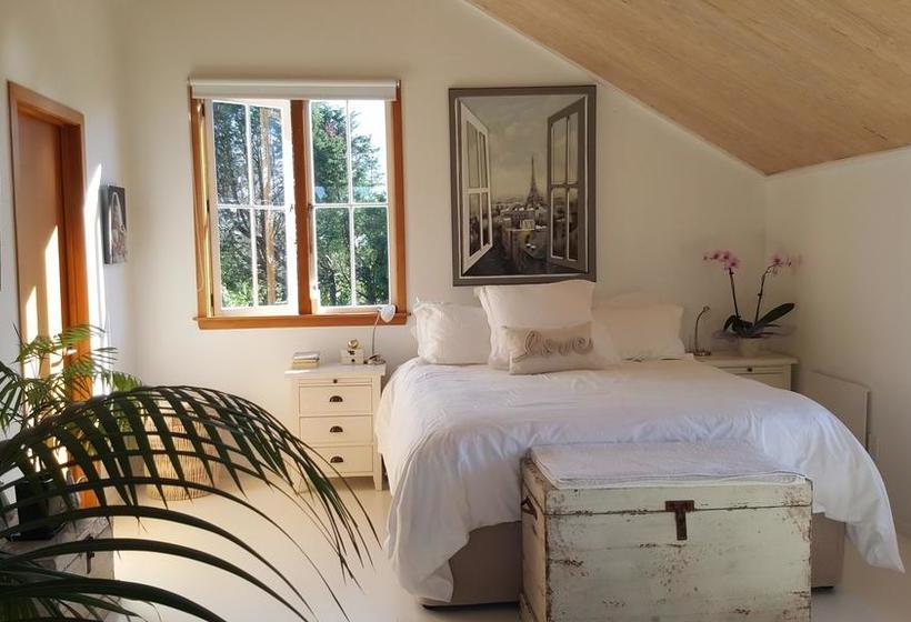 Bed and Breakfast Rustic Vs Glamour Executive Property 4