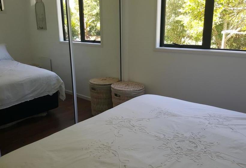 Bed and Breakfast Rustic Vs Glamour Executive Property 9