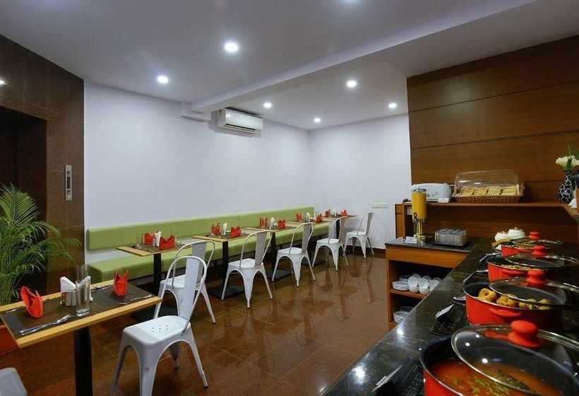 Hotel Treehouse Neptune Inn 12