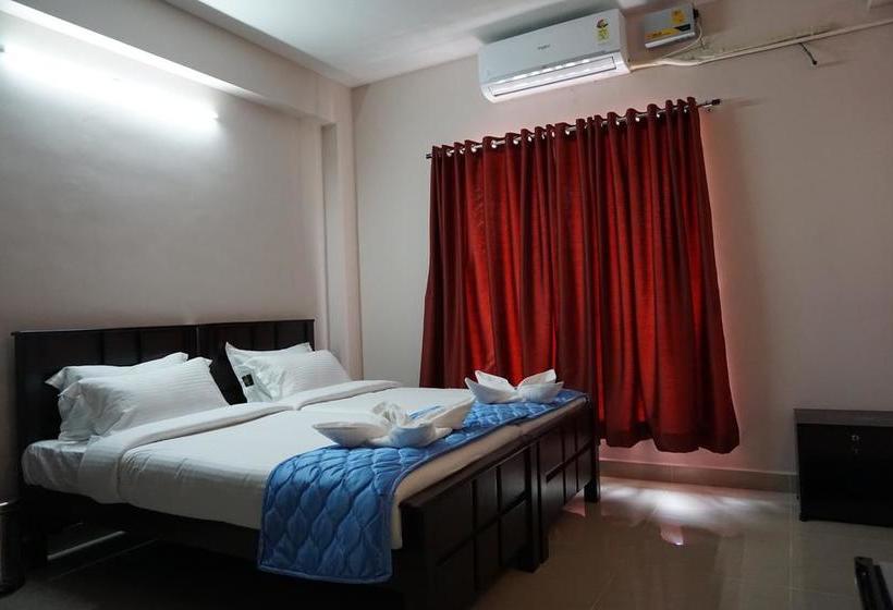 Hotel Solitaire Service Apartments 13