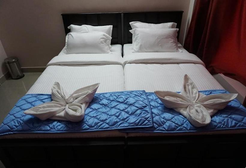 Hotel Solitaire Service Apartments 9