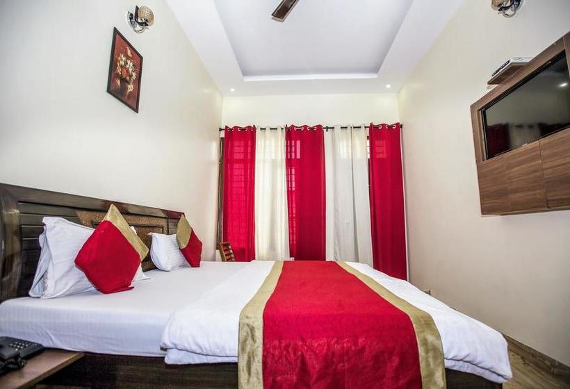 Hotel The Green Park Resort 5