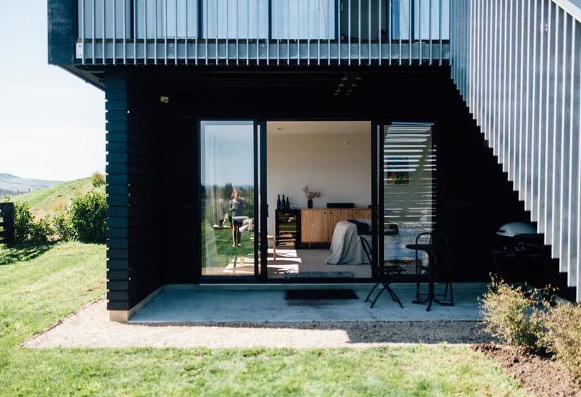 Black Estate B & B 1