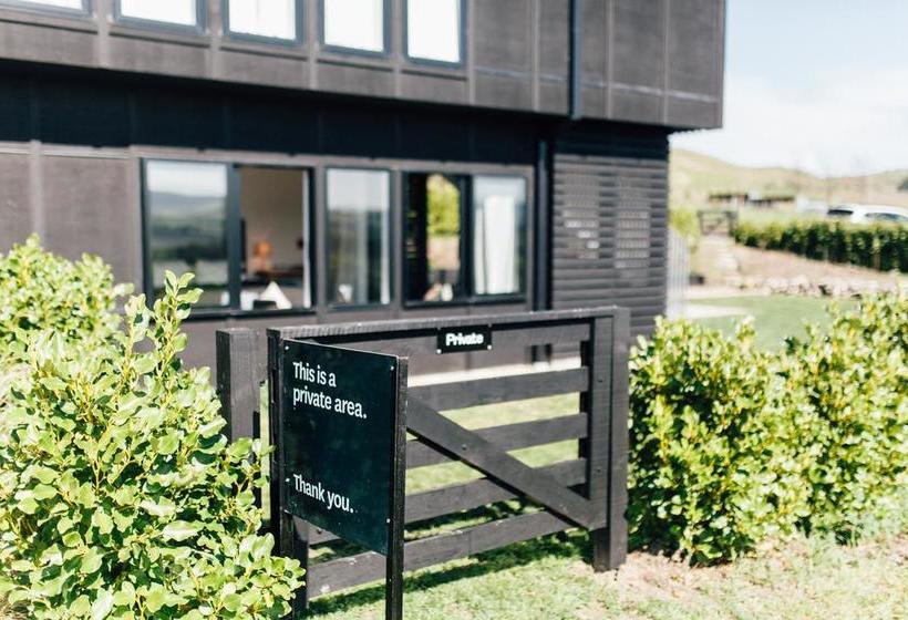 Black Estate B & B 15