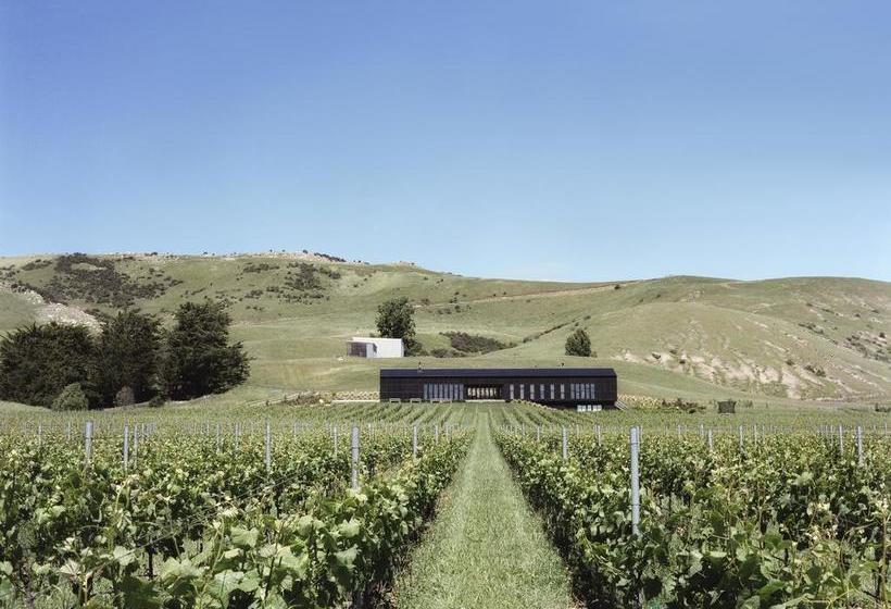 Black Estate B & B 2