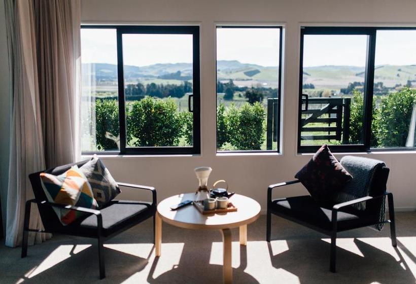 Black Estate B & B 4