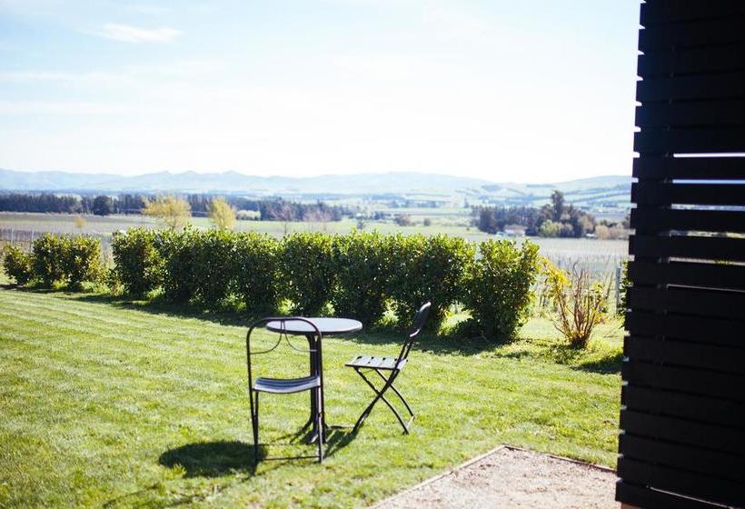 Black Estate B & B 7