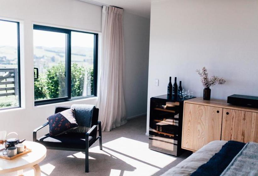 Black Estate B & B 8