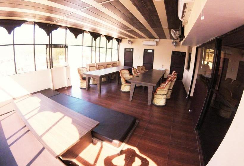 The Hostelcrawl Backpackers Hostel 1