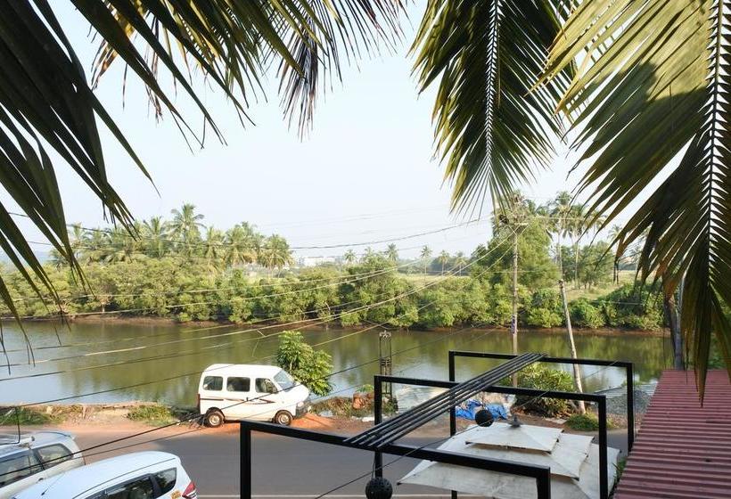 Hotel Mayonna Creek Side 1