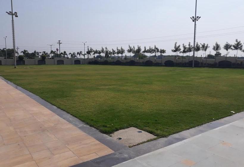 Hotel Regenta Central 7