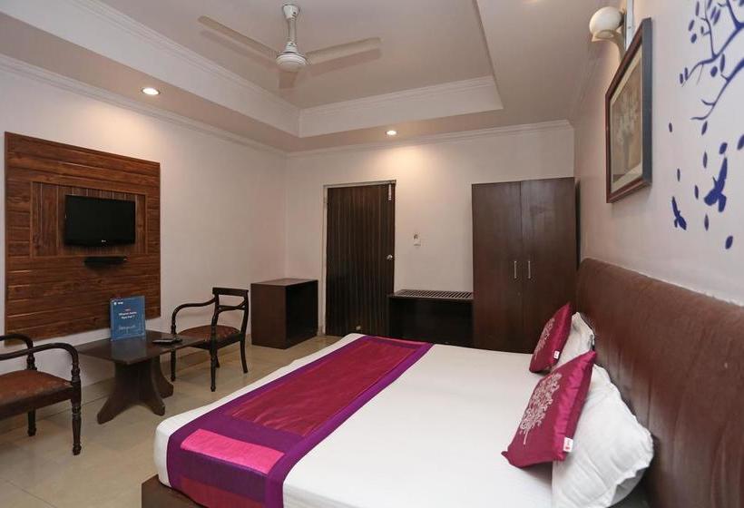 Oyo 3697 Hotel Rivieraa 3