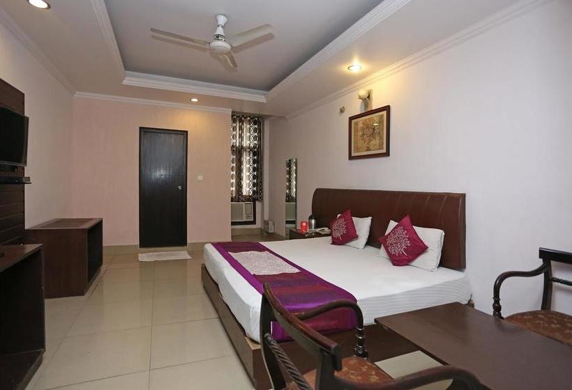 Oyo 3697 Hotel Rivieraa 4