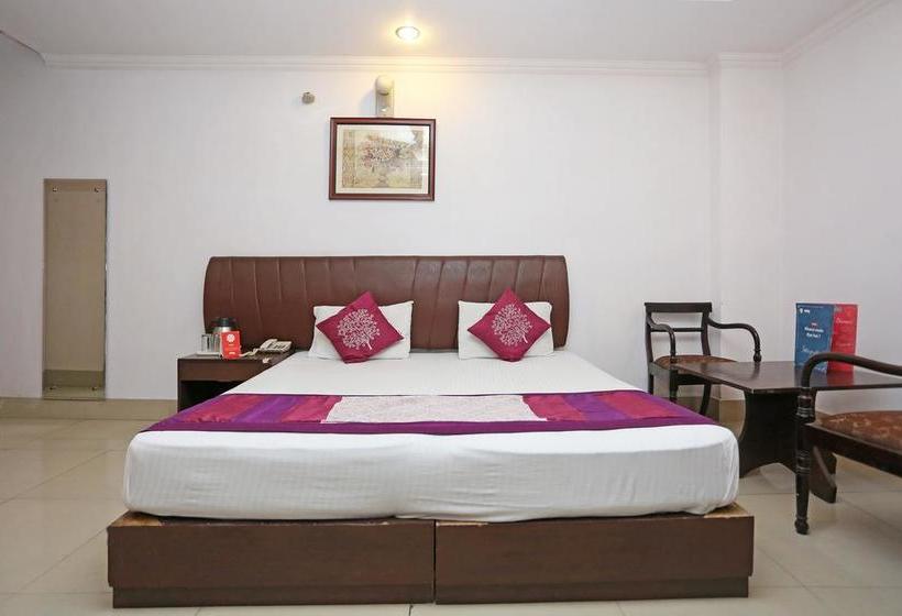 Oyo 3697 Hotel Rivieraa 8