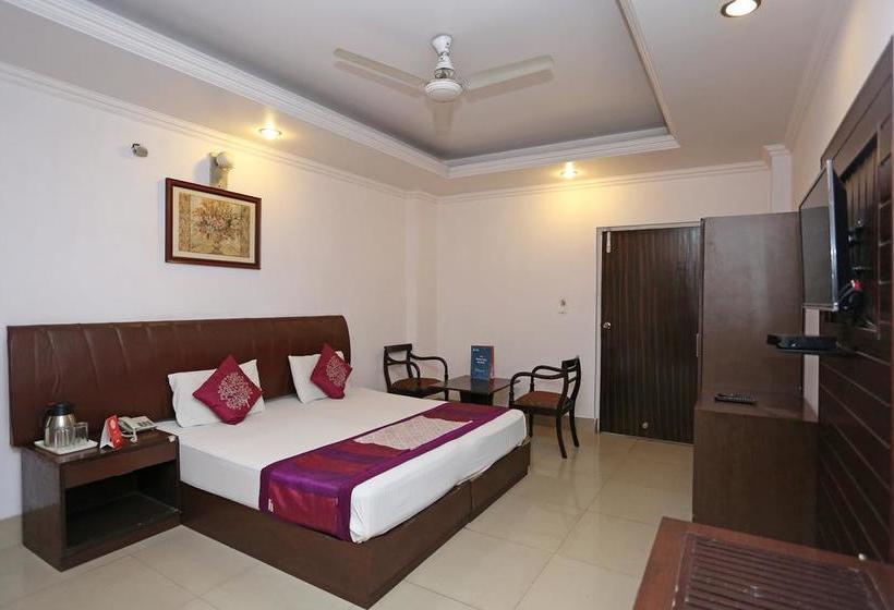 Oyo 3697 Hotel Rivieraa 9