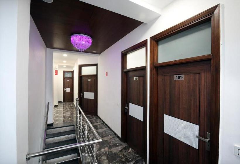 Oyo 9674 Hotel Oberoi 13