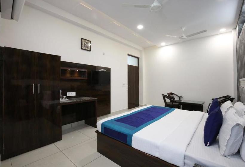 Oyo 9674 Hotel Oberoi 18