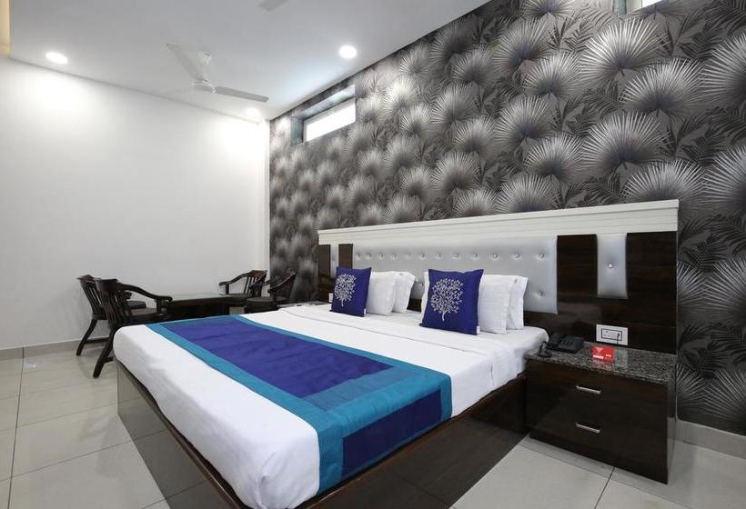 Oyo 9674 Hotel Oberoi 2