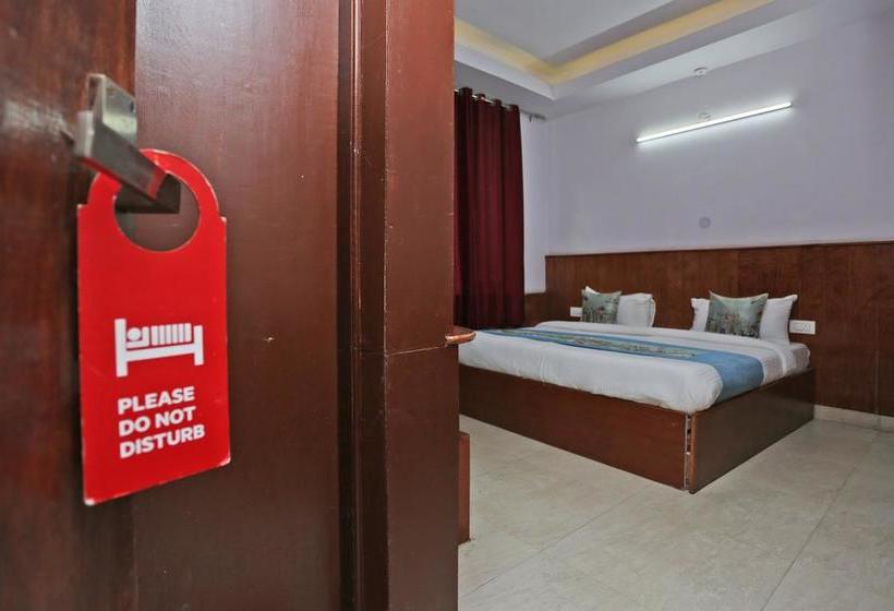 Hotel Oyo 9546 Mall Road 10