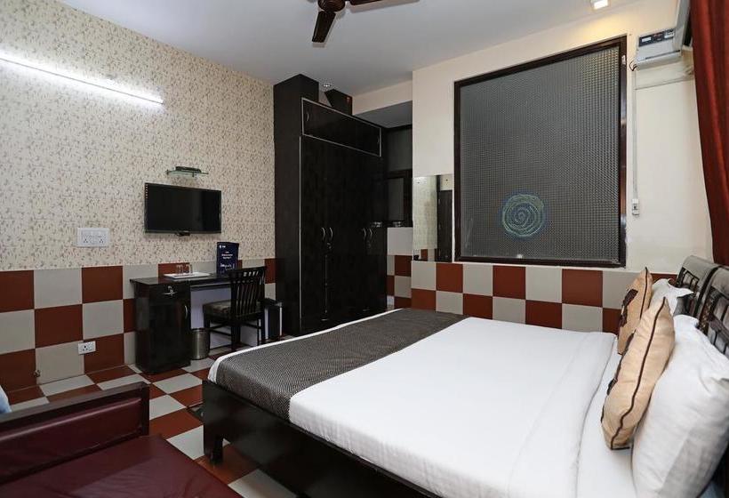 Oyo 9705 Hotel Paradise Residency 14