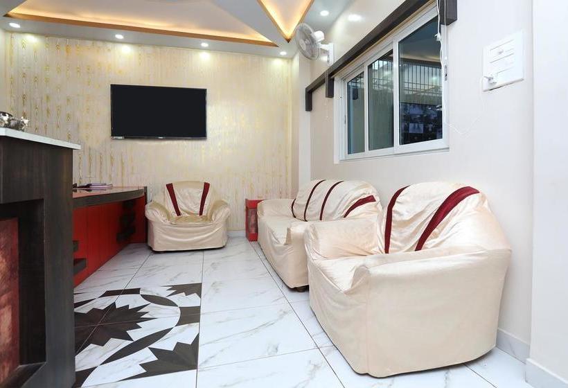 Hotel Oyo 166 Madhuram 12