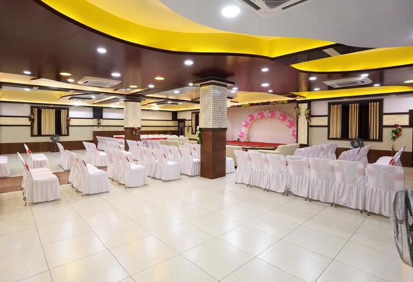 Hotel Oyo 166 Madhuram 18