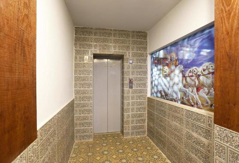 Hotel Oyo 166 Madhuram 9