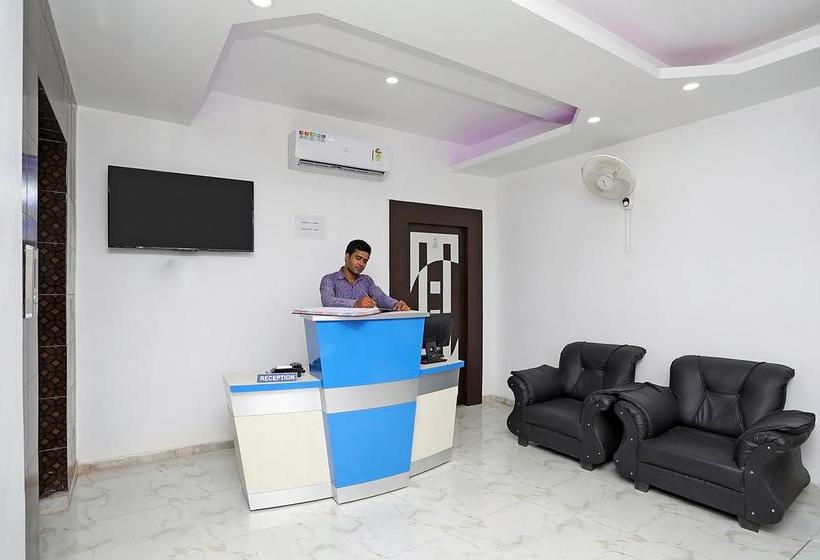 Oyo Rooms 170 Hotel Galaxy 13