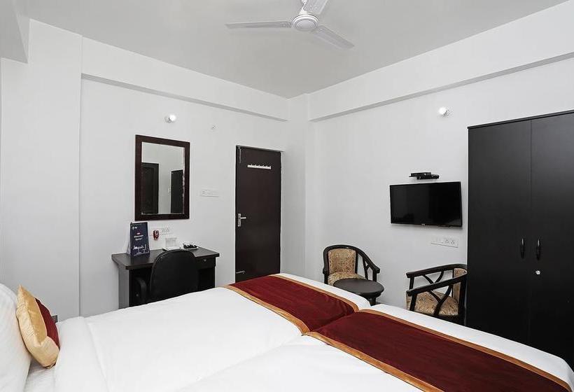 Oyo Rooms 170 Hotel Galaxy 16
