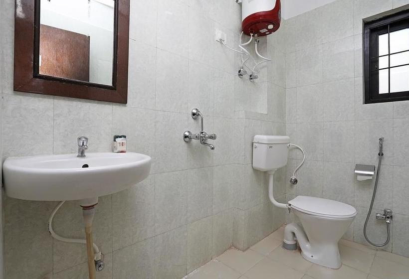 Oyo Rooms 170 Hotel Galaxy 18