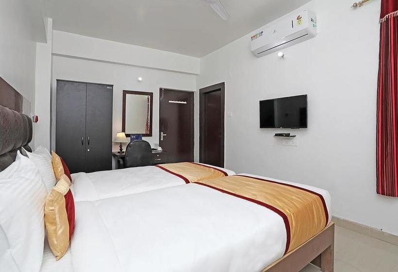 Oyo Rooms 170 Hotel Galaxy 19
