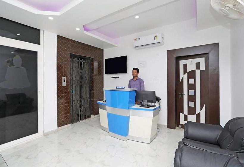 Oyo Rooms 170 Hotel Galaxy 8