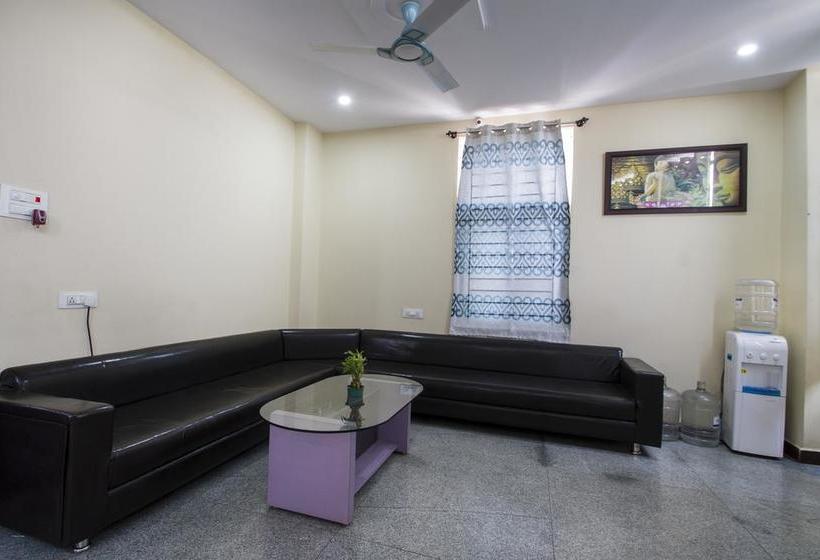 Hotel Oyo 7627 Royal Plaza 11