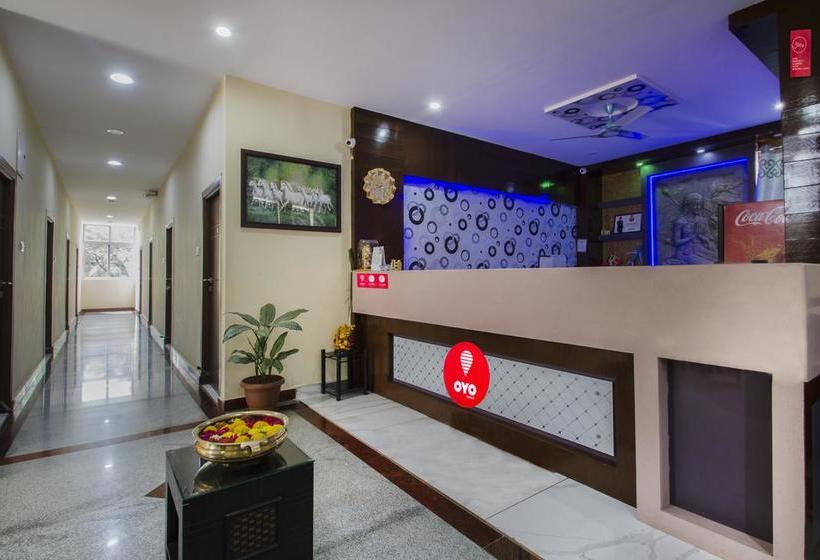 Hotel Oyo 7627 Royal Plaza 12