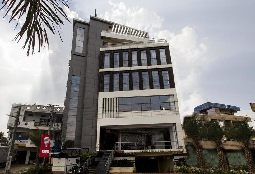 Hotel Oyo 7627 Royal Plaza 2