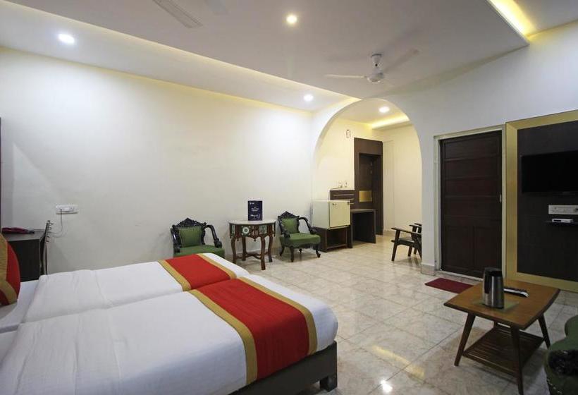 Oyo 7880 Hotel Navrang 15