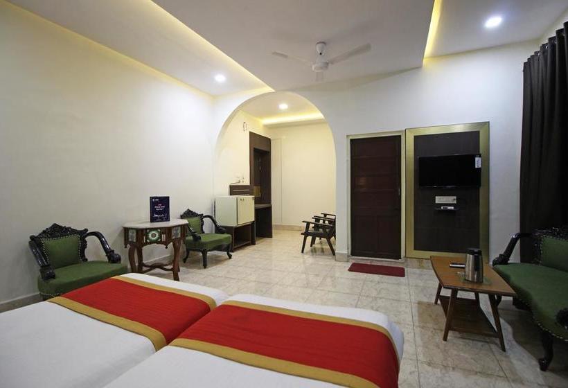 Oyo 7880 Hotel Navrang 4