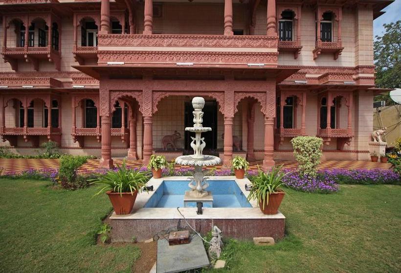 Oyo 7880 Hotel Navrang 5