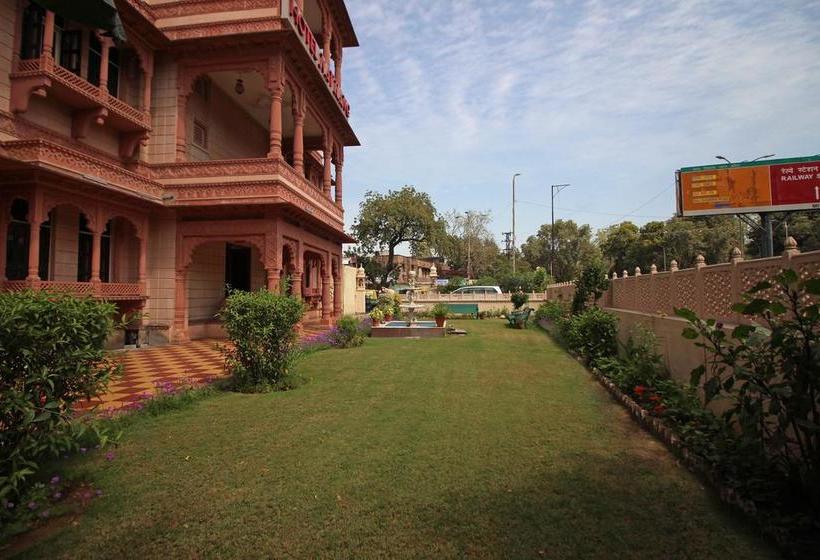 Oyo 7880 Hotel Navrang 6