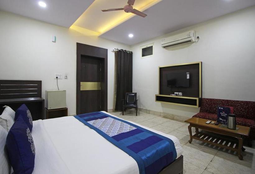 Oyo 7880 Hotel Navrang 8