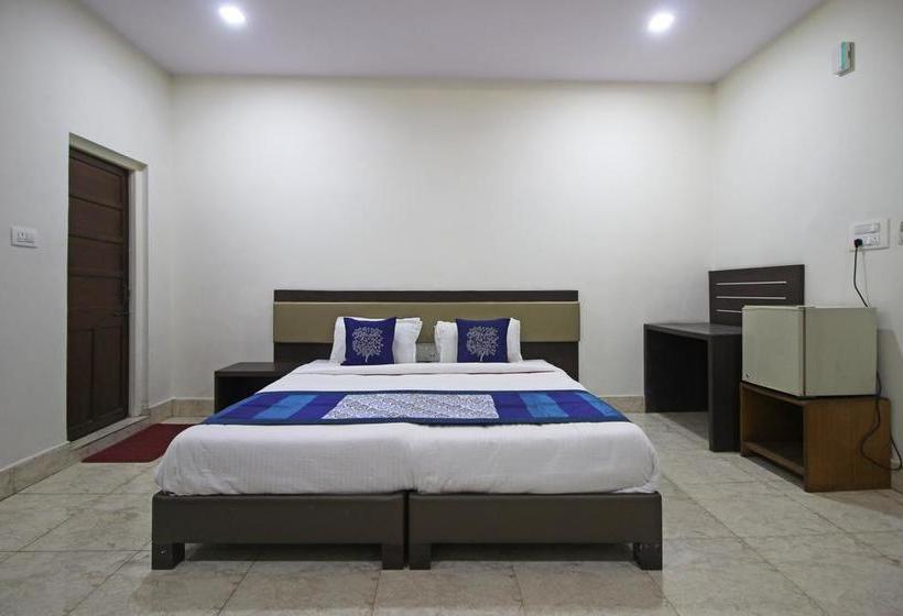 Oyo 7880 Hotel Navrang 9