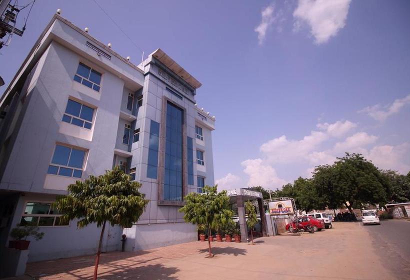 Oyo 8177 Hotel Silver Oak 17