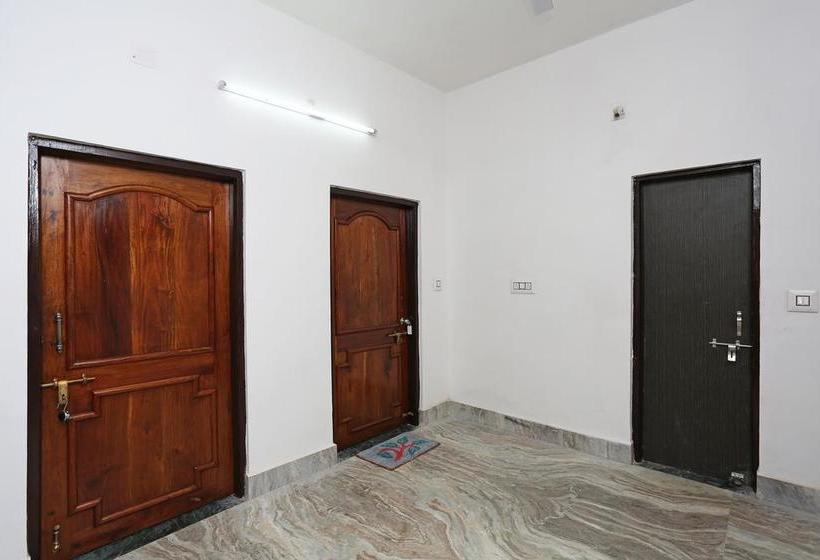 Hotel Oyo Rooms 166 Airport Square 11