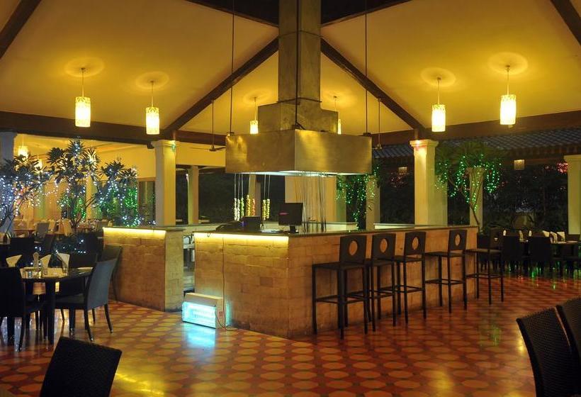 Resort Plush Retreat 10