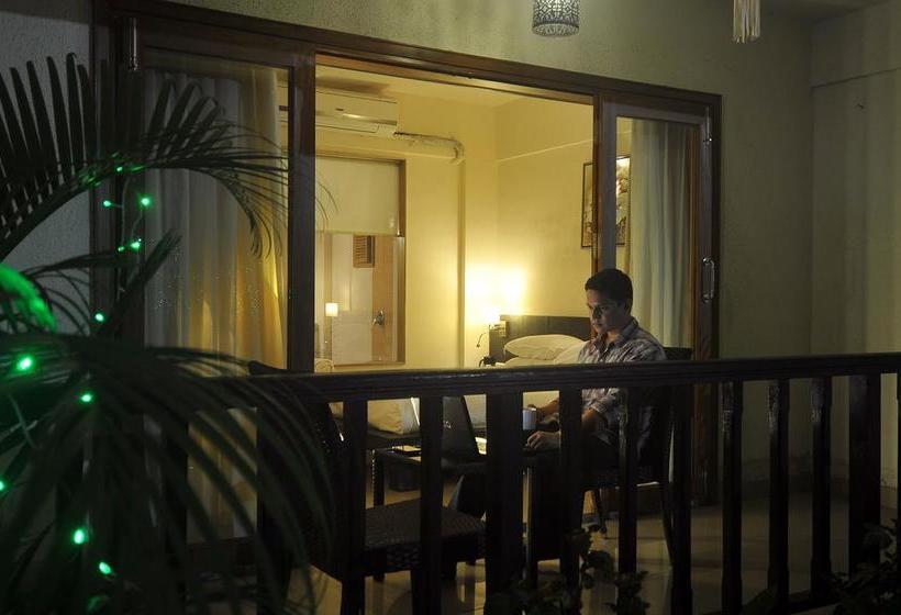 Resort Plush Retreat 13