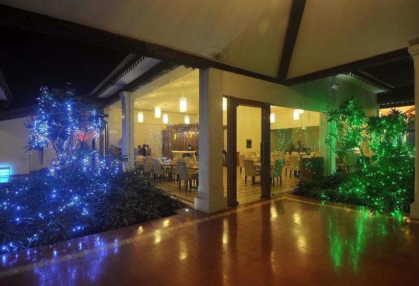 Resort Plush Retreat 15