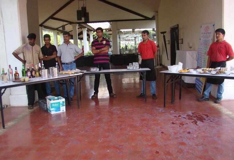 Resort Plush Retreat 19