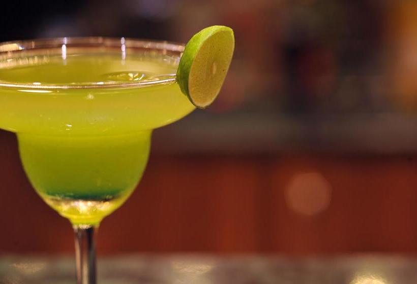 Resort Plush Retreat 4